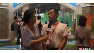 2015年新華集團少兒館負責人接受畢加展覽采訪