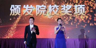 畢加為各院校頒發(fā)“最佳合作院?！?，會(huì)展精英，譜寫華章
